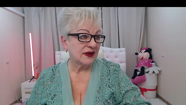 KayleSmoll online show from April 17, 2026, 6:55 pm