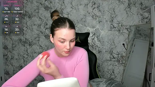 DeniRicchii online show from April 9, 2026, 6:57 pm