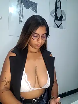 Snapshot of Sofythom1 chatting on October 1, 2025, 11:55 pm Sofythom1 online show from October 1, 2025, 11:55 pm