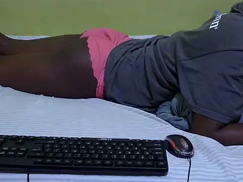 Snapshot of QUEEN-LIZ chatting on November 9, 2025, 6:17 pm QUEEN-LIZ online show from November 9, 2025, 6:17 pm