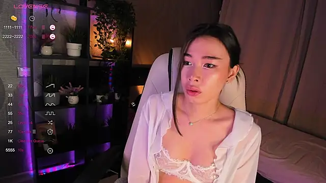 sensualily online show from October 4, 2025, 3:43 pm