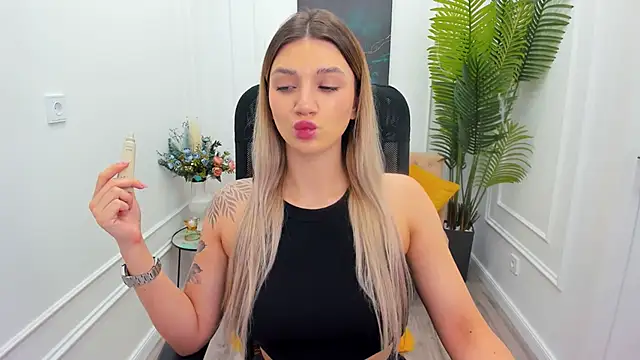 SelenaeMoore online show from November 14, 2025, 7:45 pm