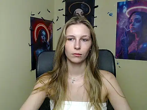 Snapshot of StrangerGi chatting on June 13, 2026, 6:44 am StrangerGi online show from June 13, 2026, 6:44 am