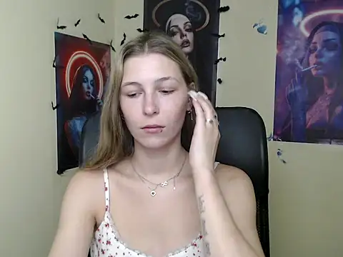 Snapshot of StrangerGi chatting on July 3, 2026, 6:20 am StrangerGi online show from July 3, 2026, 6:20 am