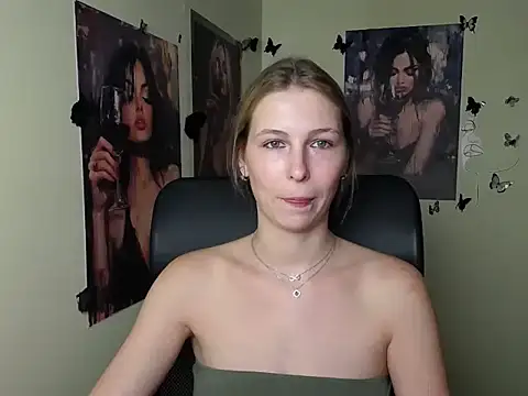 Snapshot of StrangerGi chatting on July 17, 2026, 11:39 am StrangerGi online show from July 17, 2026, 11:39 am