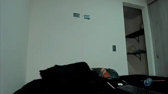 Snapshot of Nina_Fuentes chatting on February 11, 2025, 1:31 am Nina Fuentes online show from February 11, 2025, 1:31 am