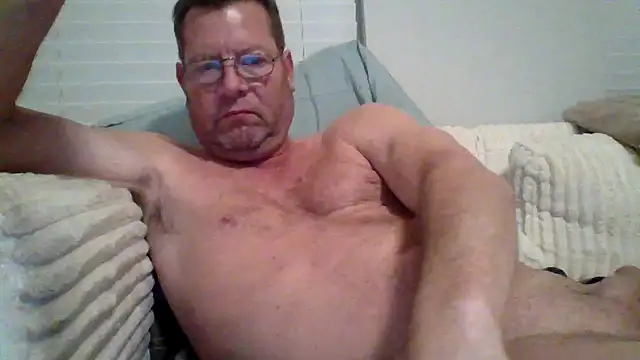 Snapshot of Goldenbear3111 chatting on April 30, 2026, 3:35 am Goldenbear3111 online show from April 30, 2026, 3:35 am