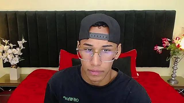 Snapshot of soft_attraction chatting on December 6, 2024, 2:49 pm soft attraction online show from December 6, 2024, 2:49 pm