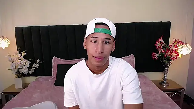 Snapshot of soft_attraction chatting on October 18, 2025, 7:47 pm soft attraction online show from October 18, 2025, 7:47 pm