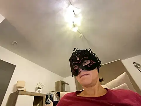 Marilou1983 online show from September 28, 2025, 8:25 pm