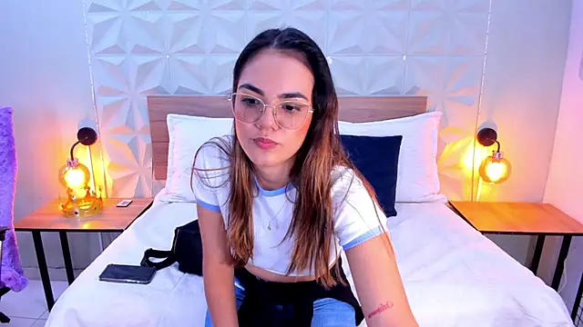 Stacey white  online show from September 14, 2025, 7:57 pm