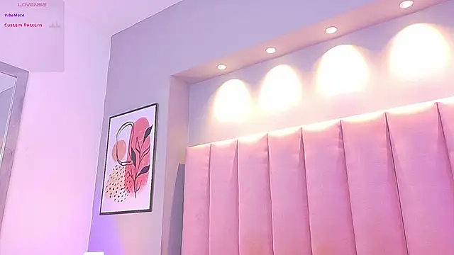 Snapshot of KeilyRoss chatting on October 23, 2025, 8:07 pm KeilyRoss online show from October 23, 2025, 8:07 pm