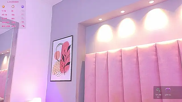 Snapshot of KeilyRoss chatting on October 25, 2025, 8:36 pm KeilyRoss online show from October 25, 2025, 8:36 pm