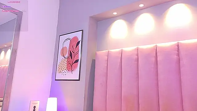 Snapshot of KeilyRoss chatting on November 4, 2025, 8:19 pm KeilyRoss online show from November 4, 2025, 8:19 pm