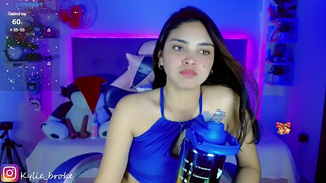 Snapshot of Kylie_brokee chatting on December 20, 2024, 3:14 am Kylie brokee online show from December 20, 2024, 3:14 am