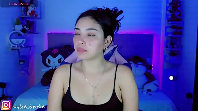 Snapshot of Kylie_brokee chatting on January 22, 2025, 9:10 pm Kylie brokee online show from January 22, 2025, 9:10 pm