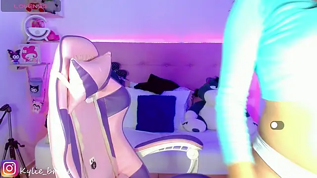 Snapshot of Kylie_brokee chatting on January 28, 2025, 9:08 pm Kylie brokee online show from January 28, 2025, 9:08 pm