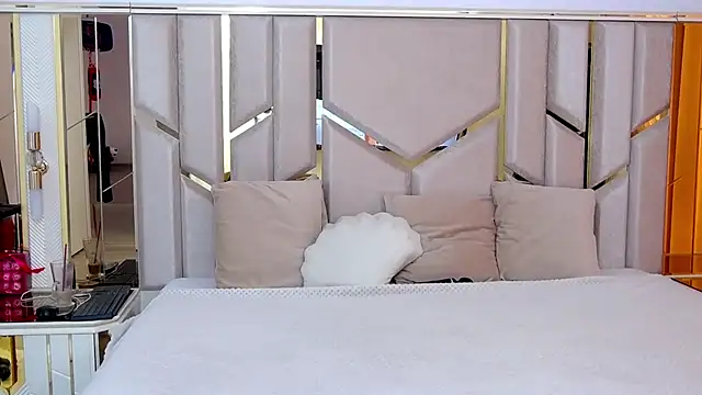 AnnabelleWest online show from March 18, 2025, 10:25 am