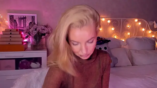 Snapshot of aestetick chatting on November 4, 2025, 12:59 pm aestetick online show from November 4, 2025, 12:59 pm