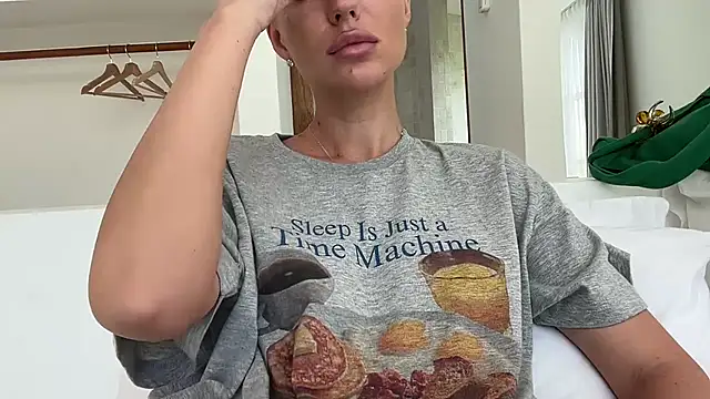 aestetick online show from November 26, 2025, 2:01 am