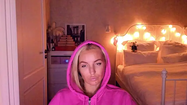 aestetick online show from January 18, 2026, 9:51 pm