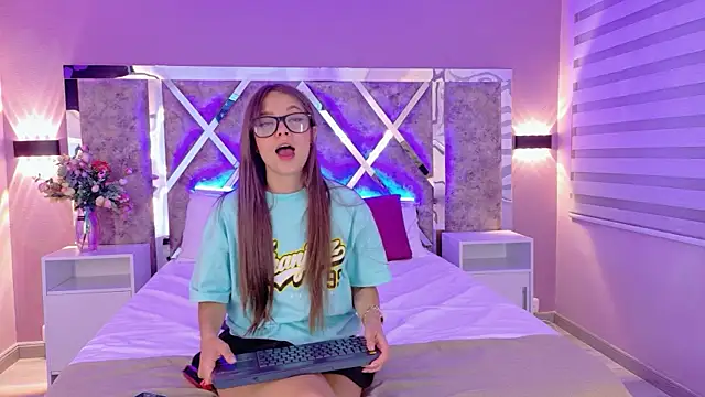 AmmyJones  online show from April 12, 2026, 12:10 pm