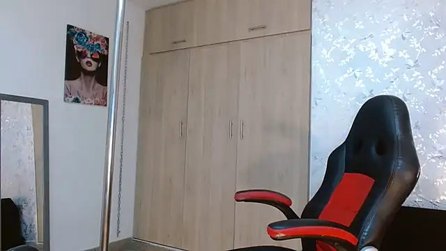 PaulinaRubio  online show from March 6, 2025, 10:15 pm