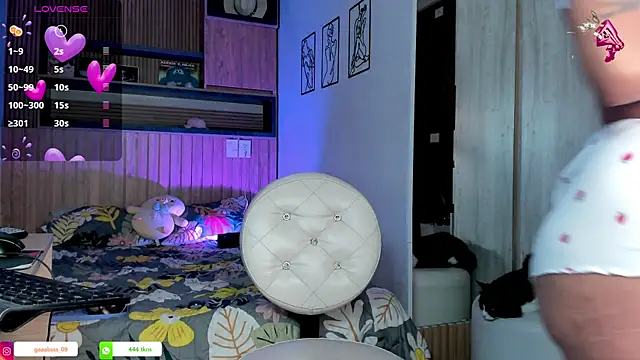 alessandroo013 online show from February 14, 2026, 12:02 pm