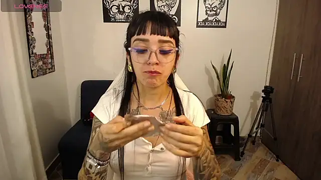 hibridaaa20 online show from October 8, 2025, 11:13 pm