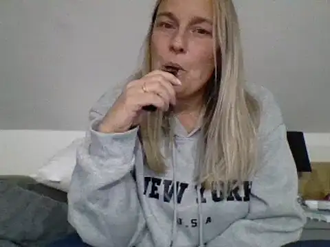 Snapshot of scrummymummy2 chatting on September 28, 2025, 8:36 pm scrummymummy2 online show from September 28, 2025, 8:36 pm