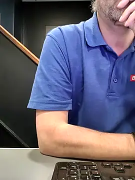 Snapshot of JulianJ50 chatting on December 5, 2025, 8:49 pm JulianJ50 online show from December 5, 2025, 8:49 pm