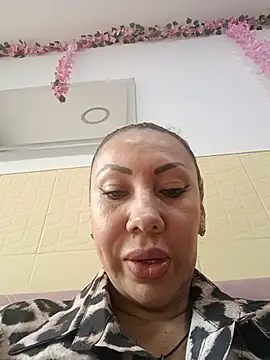 Snapshot of coral_smitth chatting on July 17, 2026, 3:39 pm coral smitth online show from July 17, 2026, 3:39 pm