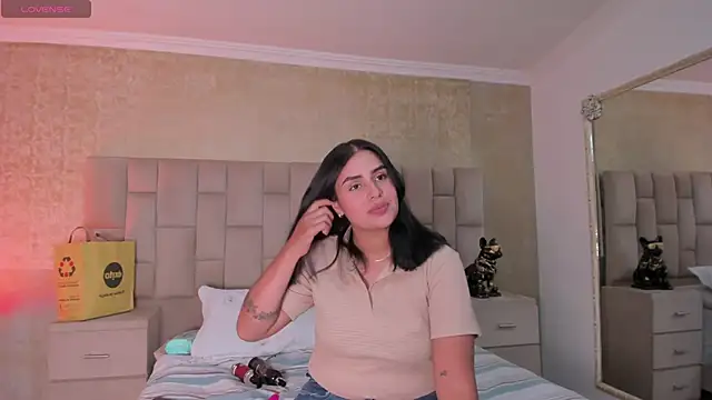 EmmaTorres  online show from January 17, 2025, 8:55 pm