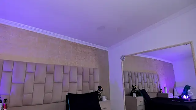 EmmaTorres  online show from February 4, 2025, 11:38 pm