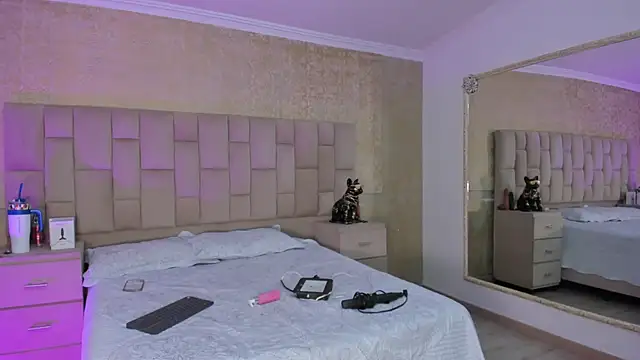 EmmaTorres  online show from February 25, 2025, 9:02 pm