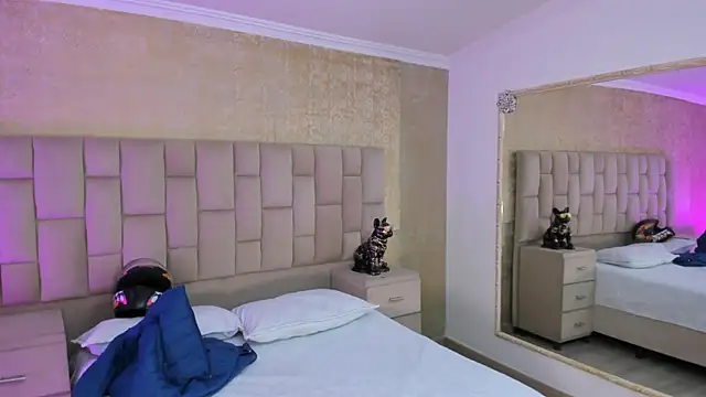 EmmaTorres  online show from March 22, 2025, 9:42 pm