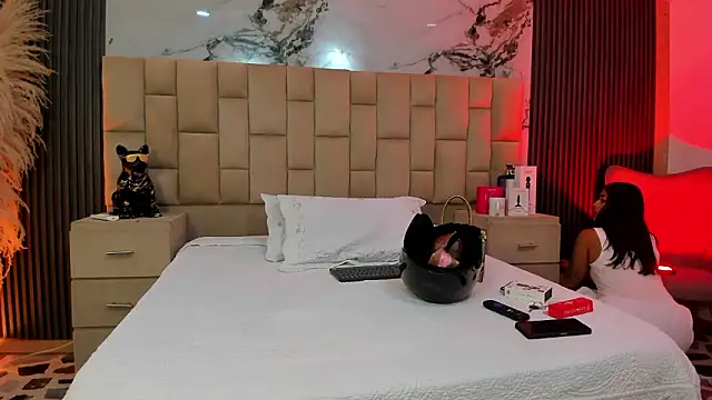 EmmaTorres  online show from February 2, 2026, 10:19 pm