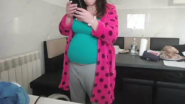 Snapshot of milfmomxx chatting on January 14, 2025, 1:28 pm milfmomxx online show from January 14, 2025, 1:28 pm