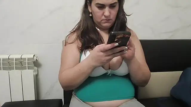 Snapshot of milfmomxx chatting on January 14, 2025, 7:43 pm milfmomxx online show from January 14, 2025, 7:43 pm