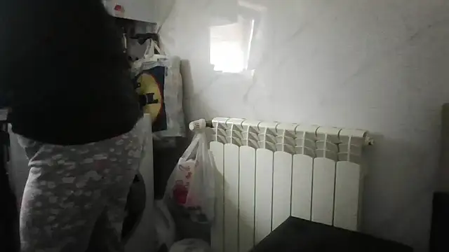 Snapshot of milfmomxx chatting on March 15, 2025, 10:13 am milfmomxx online show from March 15, 2025, 10:13 am