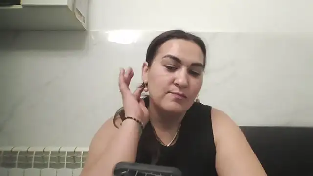 Snapshot of milfmomxx chatting on September 25, 2025, 9:35 am milfmomxx online show from September 25, 2025, 9:35 am