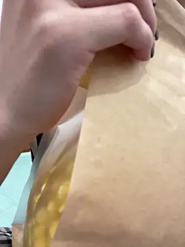 Snapshot of Lilisa_miu chatting on December 23, 2024, 1:56 pm Lilisa miu online show from December 23, 2024, 1:56 pm