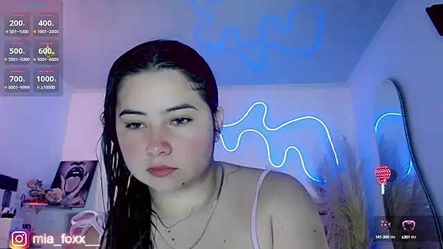 Mia foxx  online show from September 10, 2025, 9:04 pm