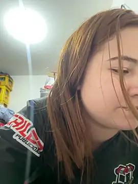 Mia foxx  online show from December 21, 2025, 9:11 pm