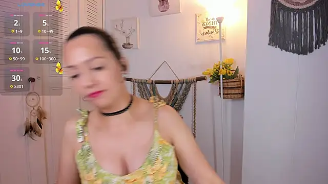 anaruiz  online show from November 6, 2025, 2:12 am