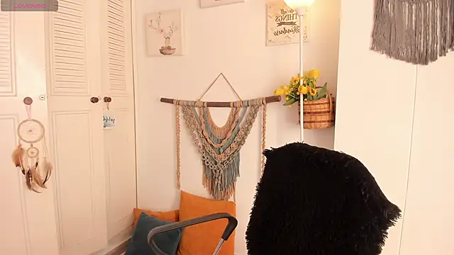 anaruiz  online show from November 18, 2025, 9:19 pm