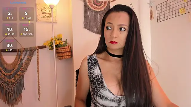 anaruiz  online show from December 2, 2025, 7:53 pm