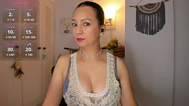 Snapshot of anaruiz_ chatting on April 18, 2026, 12:36 am anaruiz online show from April 18, 2026, 12:36 am