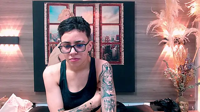 Cutie Shy  online show from December 1, 2025, 5:40 pm