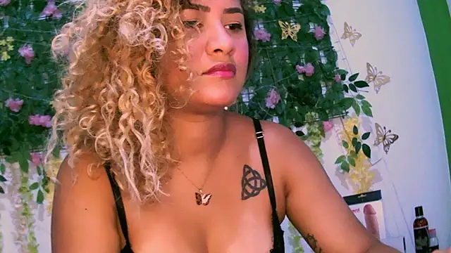 Snapshot of Crysrus chatting on February 1, 2025, 12:29 am Crysrus online show from February 1, 2025, 12:29 am